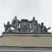 Советская скульптурная группа на крыше Дворца гидростроителей в городе Волжский