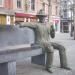 Banc et statue Georges Simenon dans la ville de Liège
