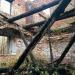 Руины заброшенного исторического здания в городе Архангельск