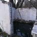 Старая разрушенная насосная станция с подземным резервуаром для воды в городе Волгоград