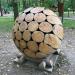 Скульптура в форме шара из брёвен в городе Москва