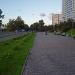 Пешеходная зона со скульптурами в городе Москва