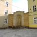 Ściana z pomnikiem Madonny in Leszno city