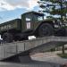 Автомобиль УралЗИС-5В на постаменте — памятник водителям, погибшим в Великой Отечественной войне в городе Барнаул
