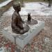 Скульптура «Комунальник у колодязі та котик» в місті Полтава