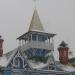 Башенка со смотровой площадкой и флюгером в городе Вырица