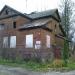 Заброшенный многоквартирный дом досоветской постройки в городе Гатчина