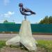 Статуя в виде стальной птицы в городе Набережные Челны