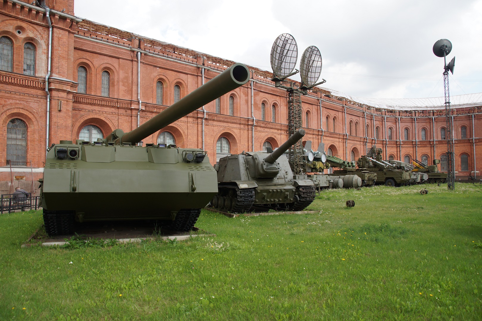 2S7 Pion (NATO: M1975) Self-propelled Artillery - Saint Petersburg
