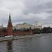 Газон у кремлёвской стены в городе Москва