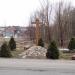 Клумба с крестом в городе Москва