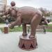 Скульптура «Слон на задних ногах»