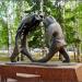 Скульптура «Охотник и Медведь» в городе Ханты-Мансийск