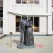 Скульптура «Молодожёны» в городе Ханты-Мансийск