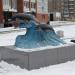 Скульптура «Дельфины» в городе Новоалтайск