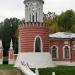 Кирпичная башня в городе Москва