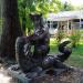 Скульптура «Ведмідь розриває пащу крокодилу» в місті Житомир