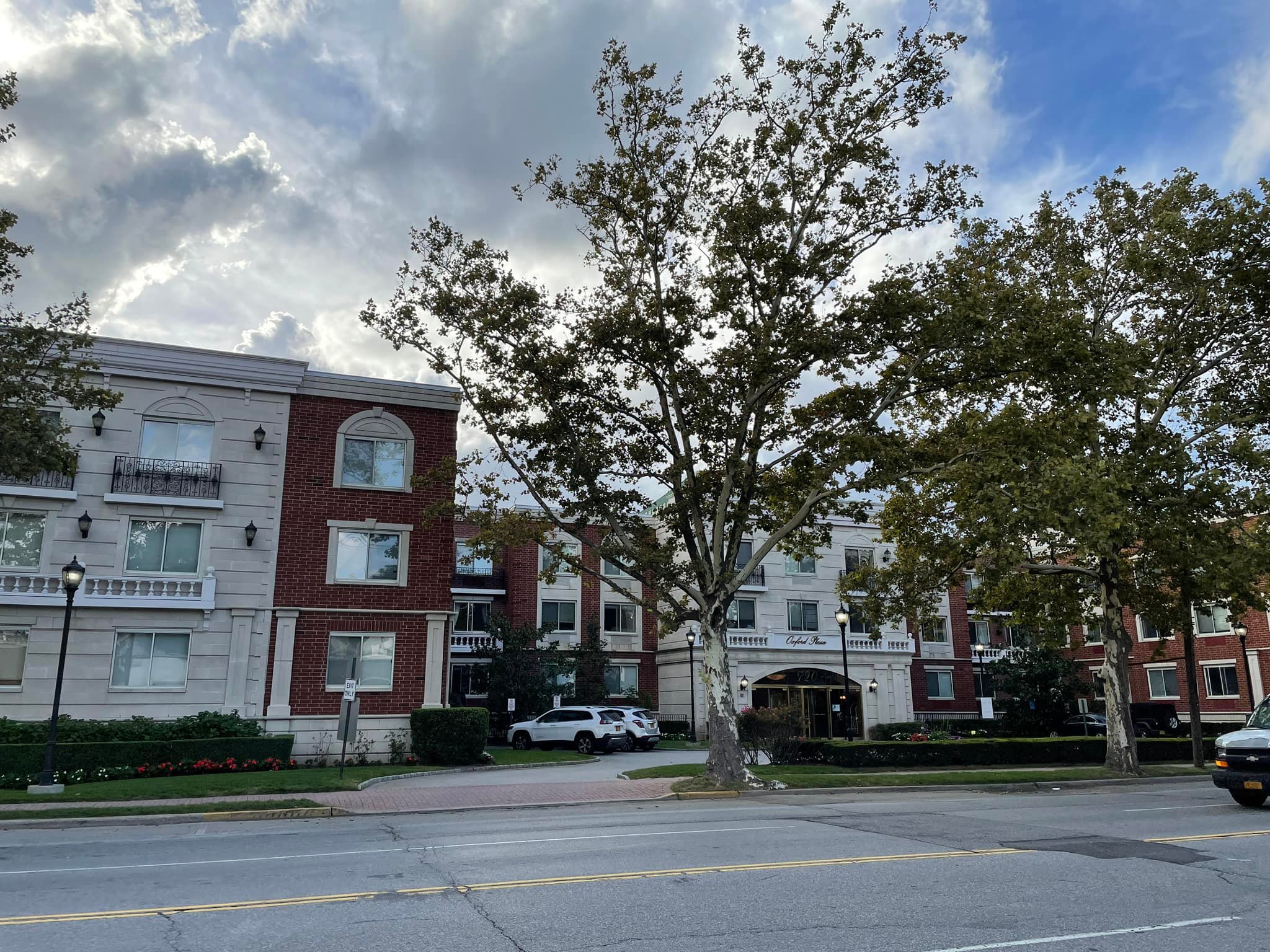 Oxford Plaza Apartments Great Neck, New York