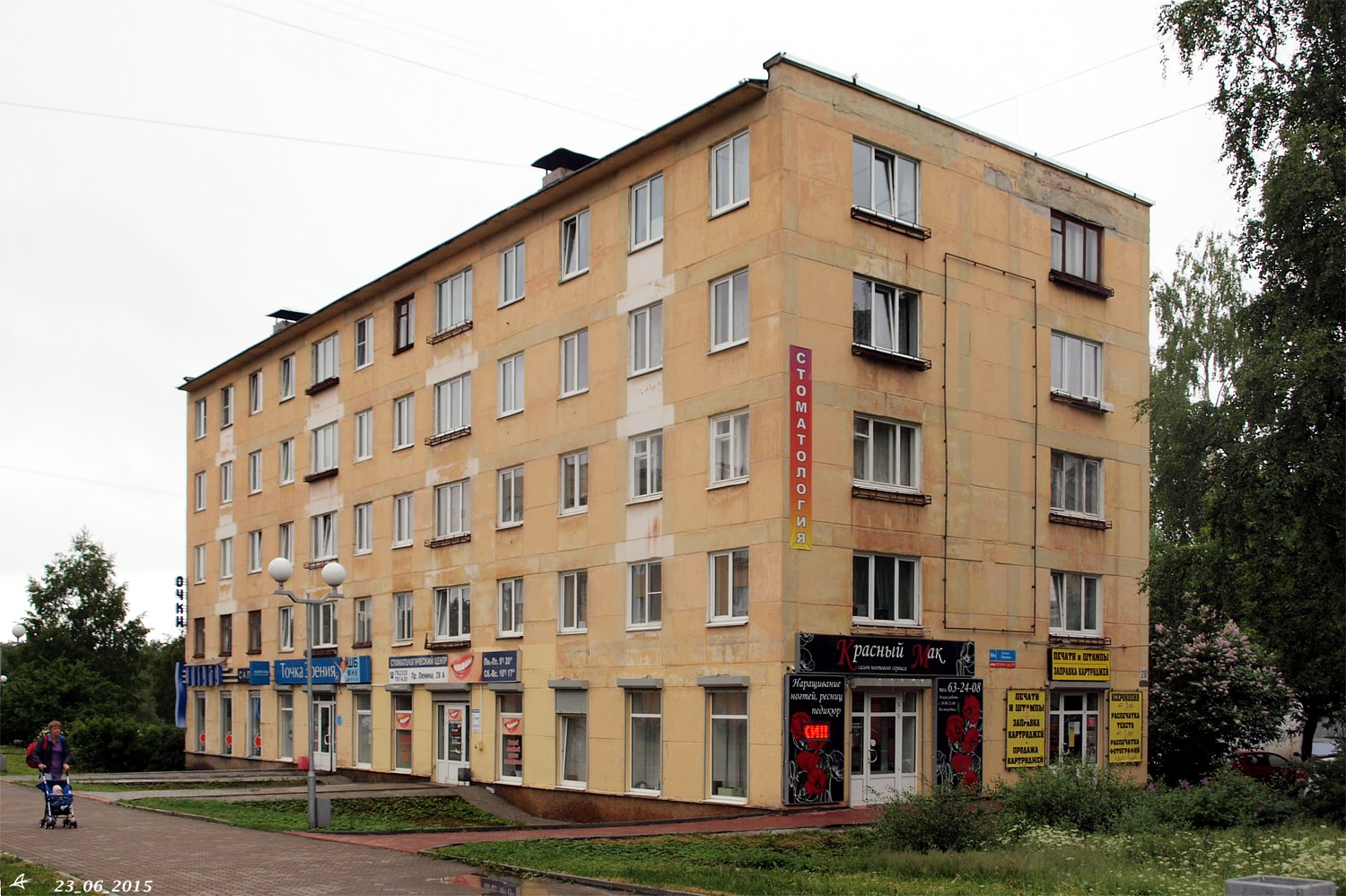 Кусок лепнины отвалился от здания в центре Петрозаводска - Ника ТВ