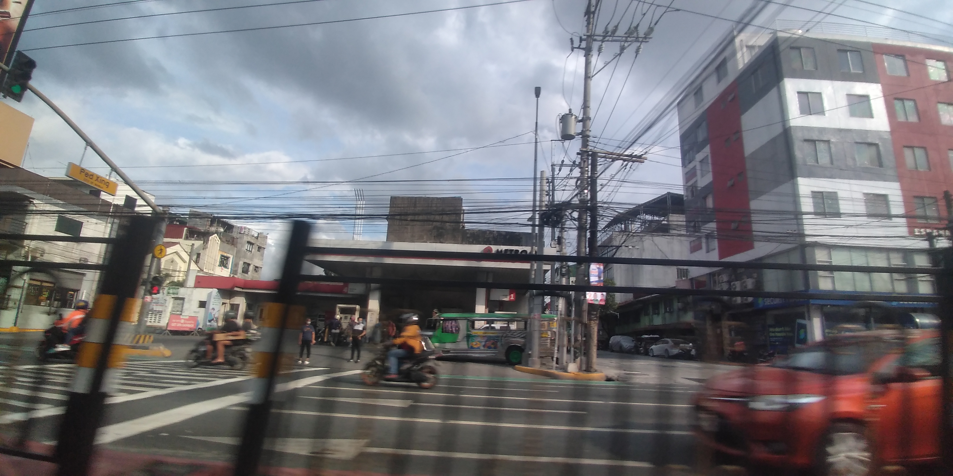 metro-oil-manila-petrol-gas-station-open-24-hours