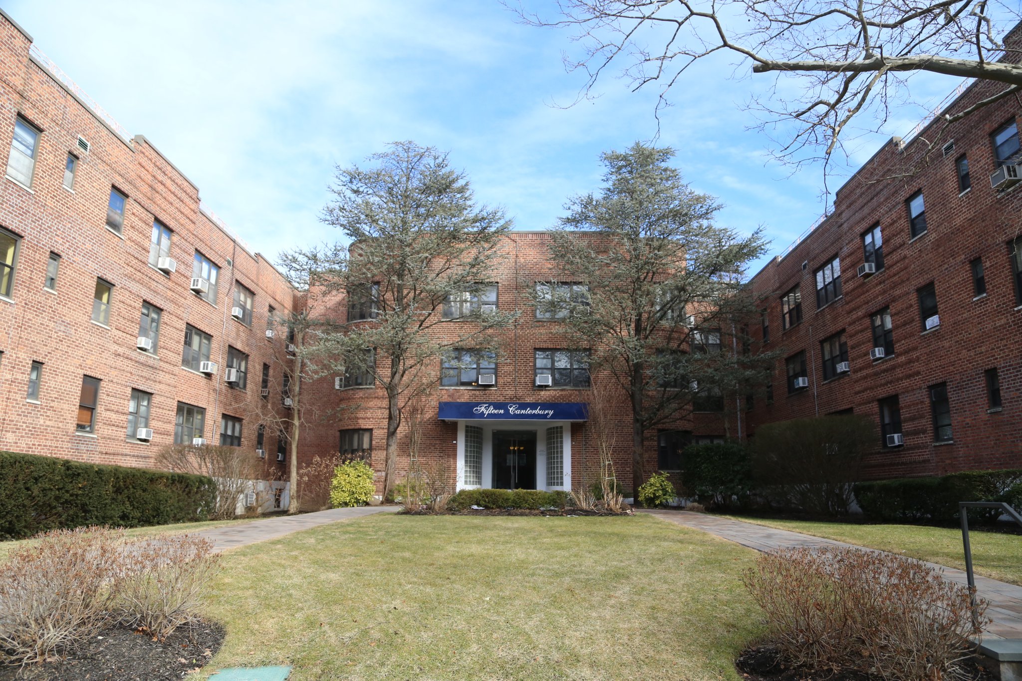 Fifteen Canterbury Apartments Great Neck Plaza, New York