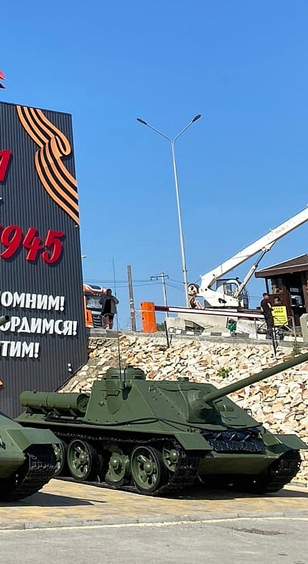 SU-100 Self-propelled Artillery Vehicle On Display - Kamensk-Shakhtinsky