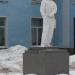 Скульптура лётчика в городе Старая Русса