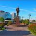 Памятник Гейдару Алиеву в городе Астрахань