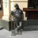 Скульптура п'яниці в місті Львів