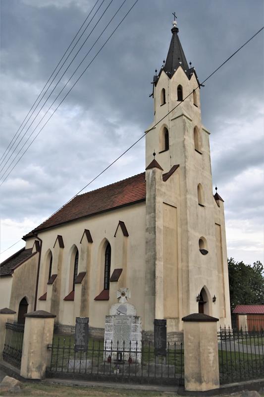 Kościół pw św Jadwigi Śląskiej Mokra