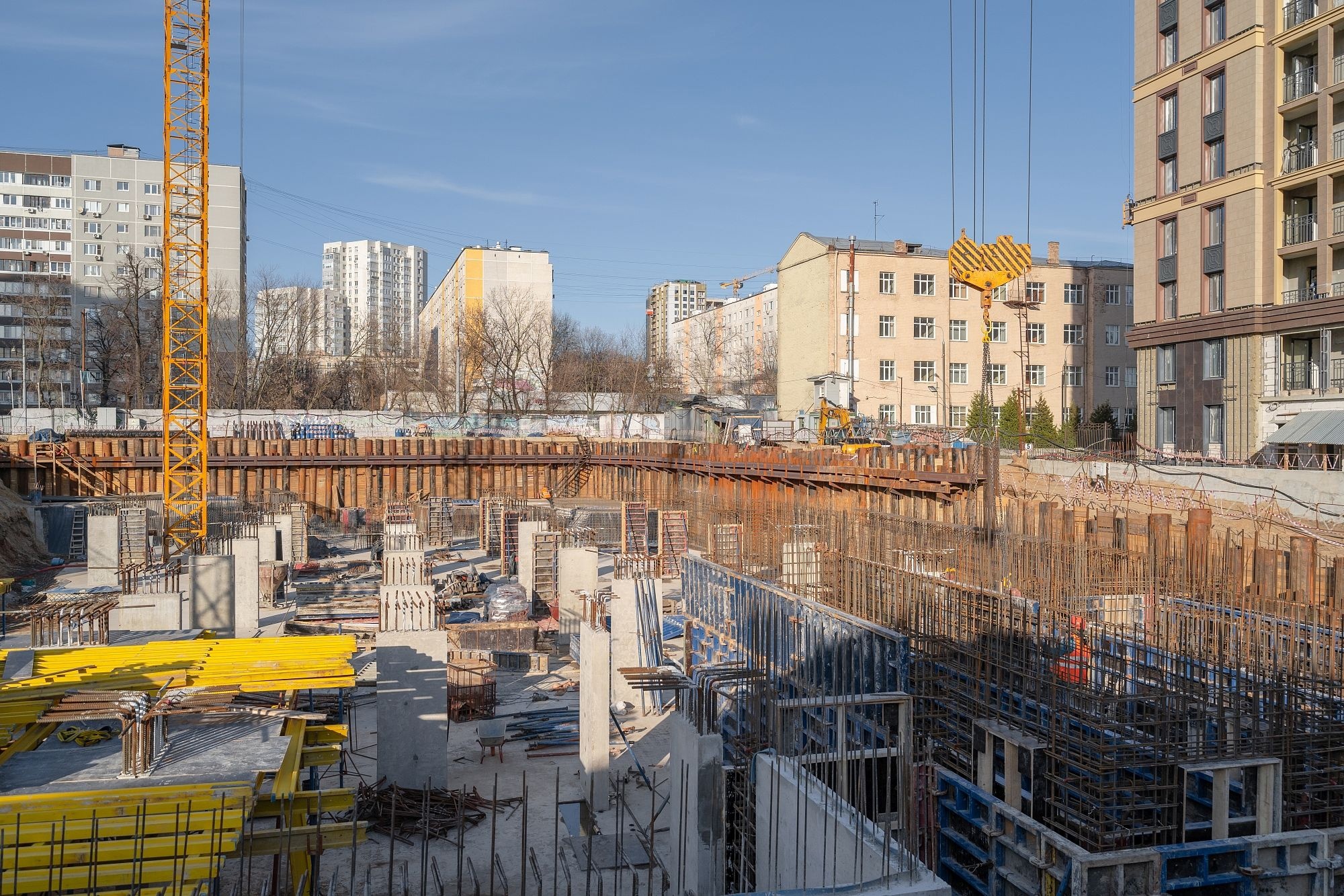 Строящийся многоквартирный жилой дом по программе реновации - Москва