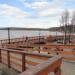 Зона отдыха с смотровой площадкой на озеро в городе Мурманск