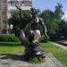 Скульптура дівчини в місті Львів