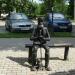 Памятник старику на лавочке в городе Иваново