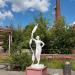 Скульптура «Девушка с выхлопной трубой» в городе Москва