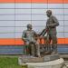 Скульптурная композиция «В. Ленин, И. Сталин в Горках обсуждают предстоящее выступление в ТЦ „МАСТЕР“» в городе Обнинск