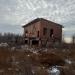 Заброшенное двухэтажное здание в городе Омск