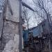 Руины двухэтажного деревянного здания в городе Москва