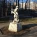 Статуя женщины в городе Дзержинский