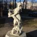 Статуя женщины в городе Дзержинский