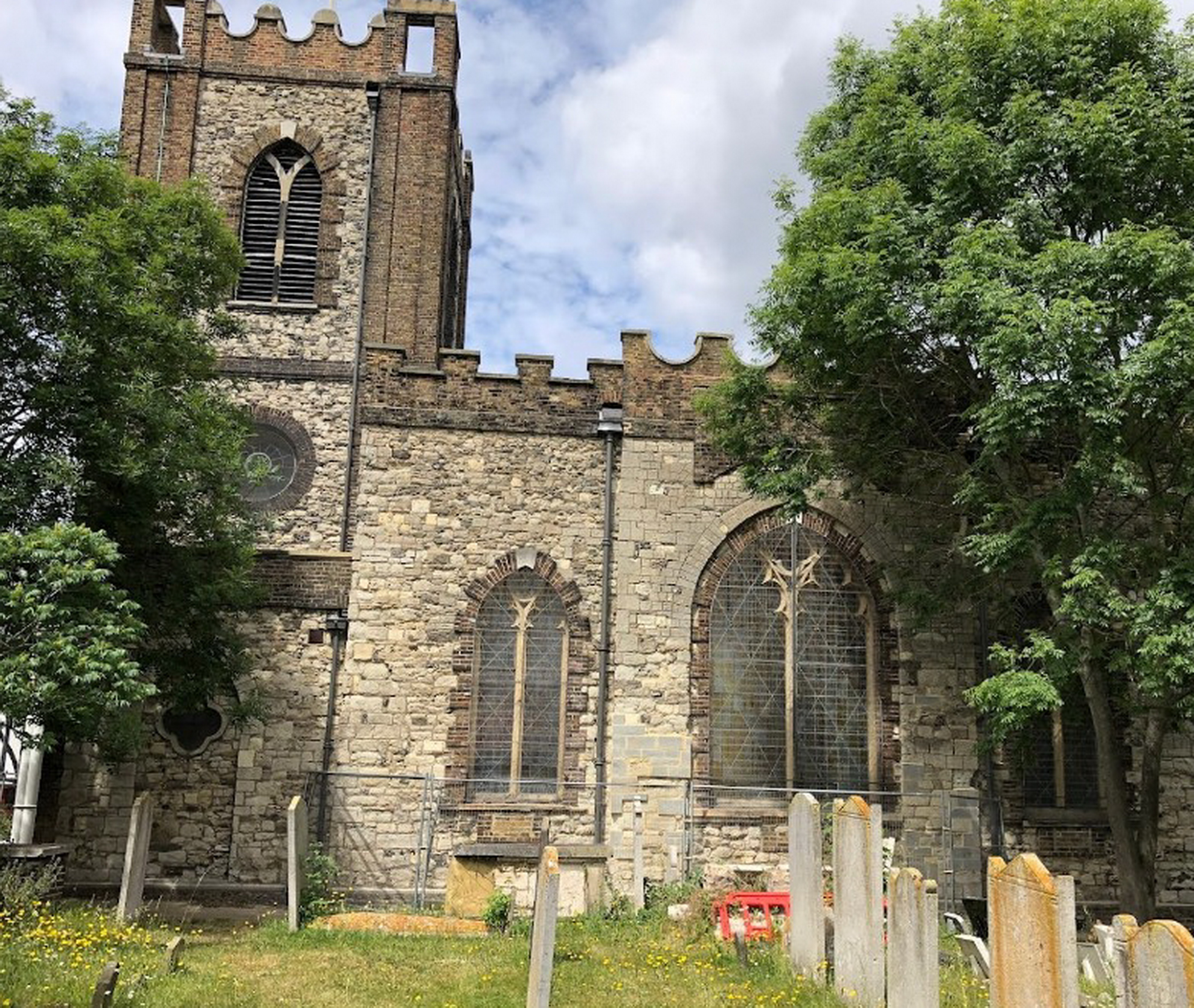 Dagenham St Peter & St Paul Parish Churchyard - Dagenham