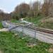Fußgängerüberweg über Bahngleisen. in Stadt Traunstein