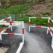 Fußgängerüberweg über Bahngleisen. in Stadt Traunstein