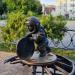 Скульптура «Космонавтик с монеткой» в городе Калуга
