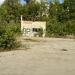 Сгоревший кирпичный пост охраны автостоянки в городе Курск