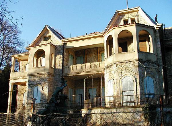 Tatoi : Tatoi Palace Stock Fotos Und Bilder Getty Images - May 28, 2021 · it was transferred back to tatoi in 1995 after the creation of the air force museum;