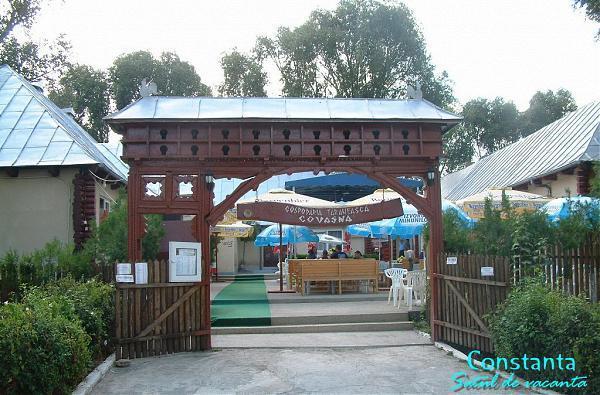 The Holiday Hamlet Traditional Food And Music Constanţa
