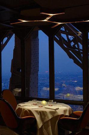 Restaurant Jules Verne Lift access - Paris