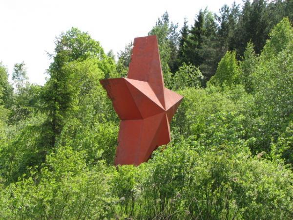 памятник 3 звезды усть илимск. обелиск со звездой. мемориал три звезды усть-илимск. лыткарино мемориальный комплекс. монумент звезда.