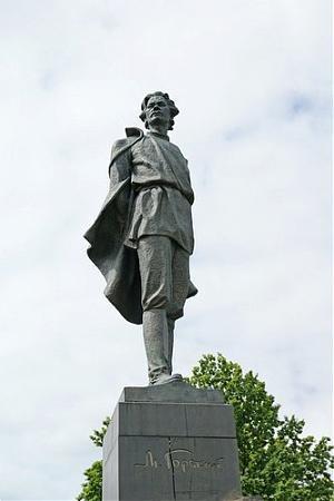 Maxim Gorky Monument - Nizhny Novgorod Gor'kogo square